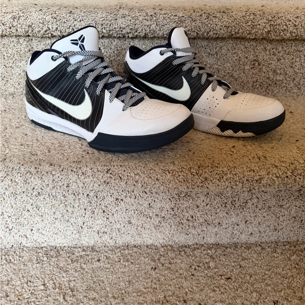 2009 Kobe 4, rare color way midnight blue 381947-115